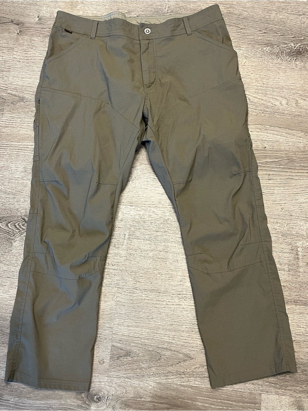 Kuhl Men's Cargo Pants in Olive Size 40X30